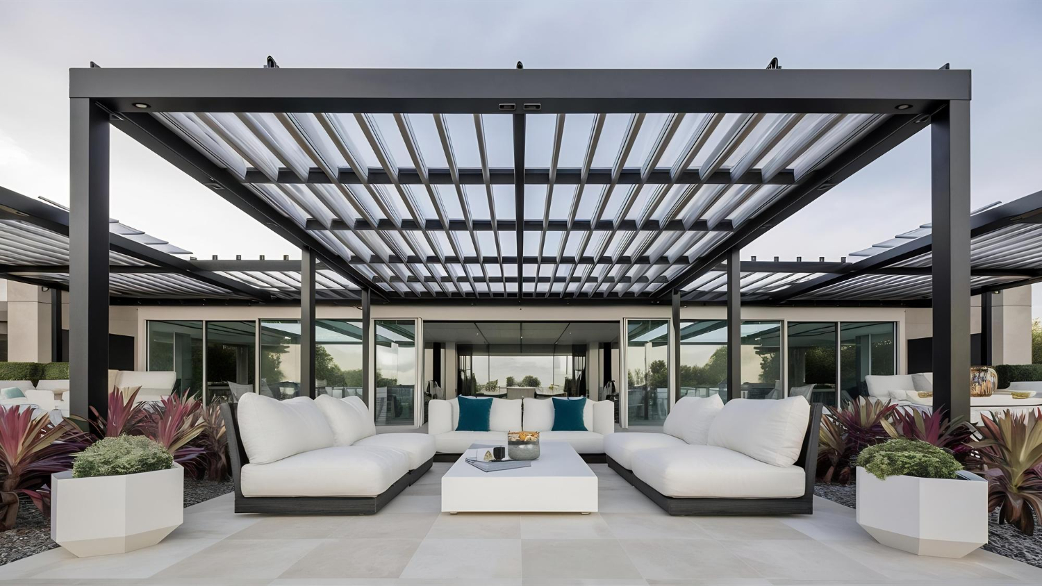 פתרונות הצללה וסככות