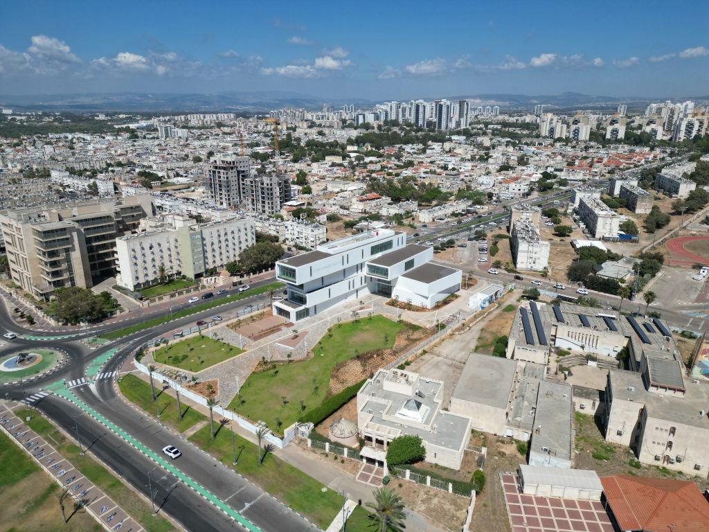 קונסרבטוריון קרית ים — דקורל קונסטרקשן