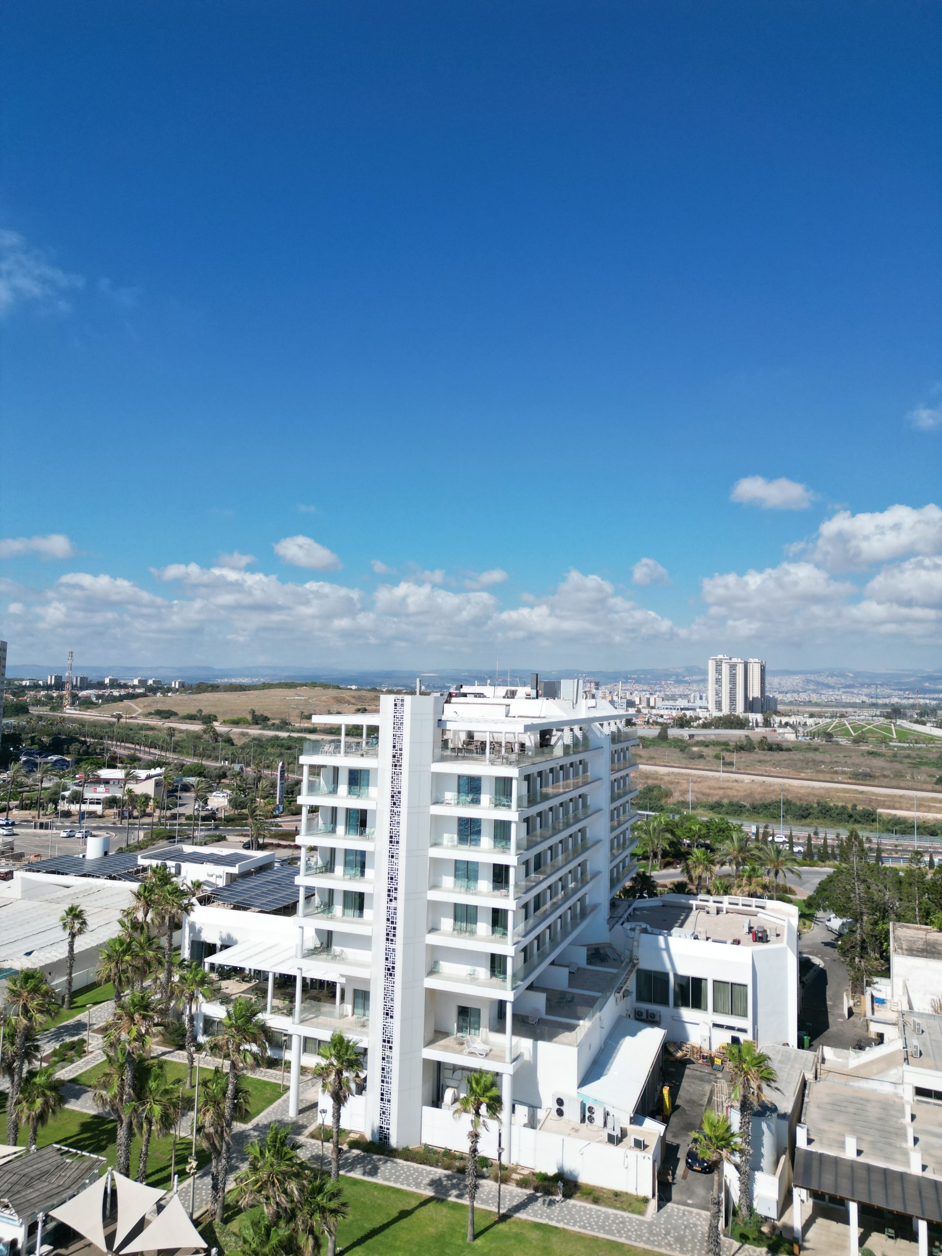 מלון חוף התמרים עכו