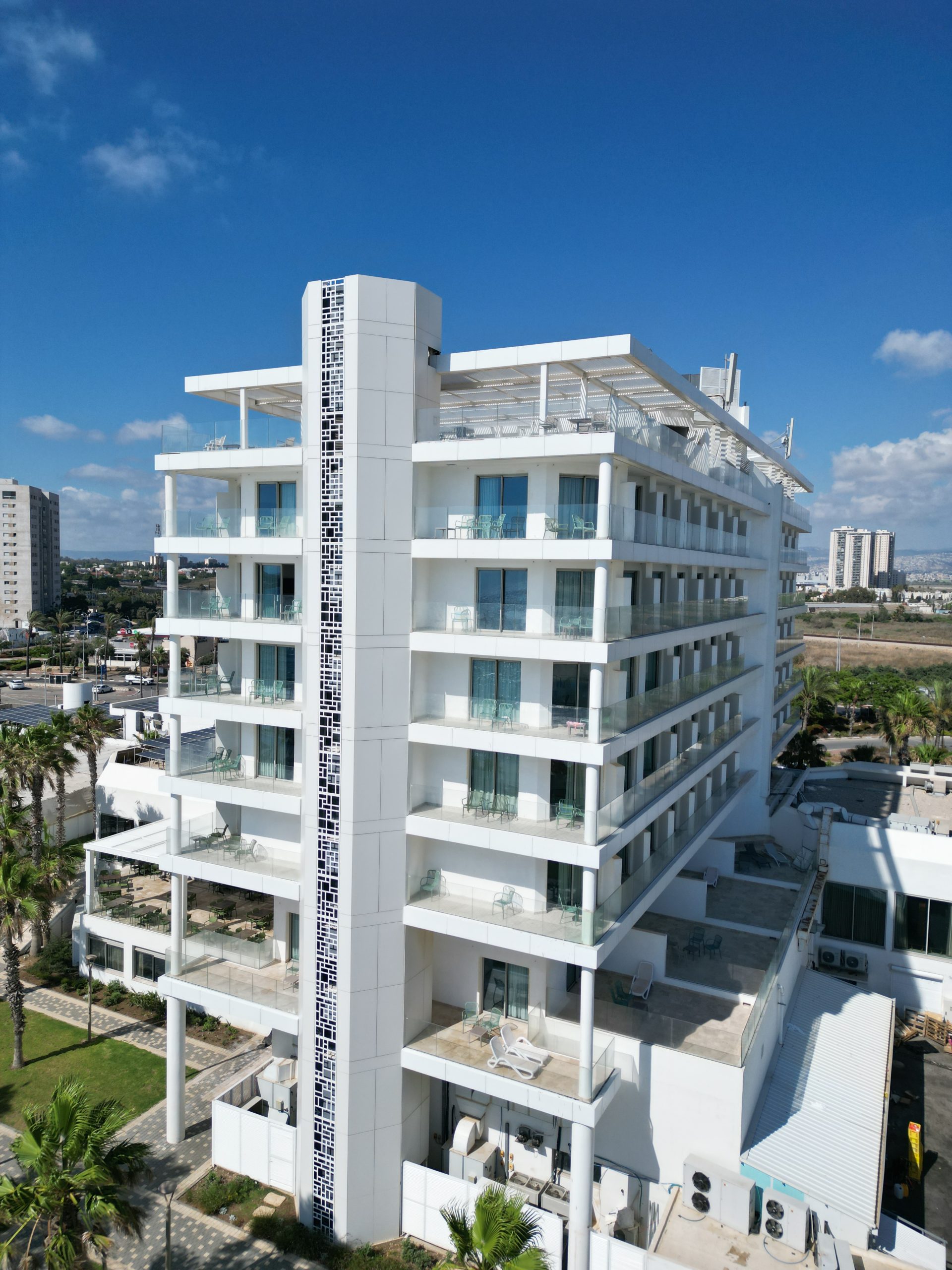 מלון חוף התמרים עכו